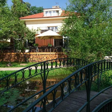 Hotell Areal Botanika Unhošť